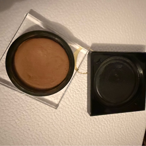 Huda Beauty tantour - Picture 2 of 3